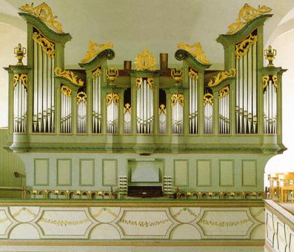 Nieder-Moos, Evangelische Kirche