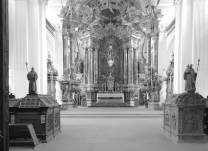 Buffet d’orgue et tombeau du fondateur du monastère