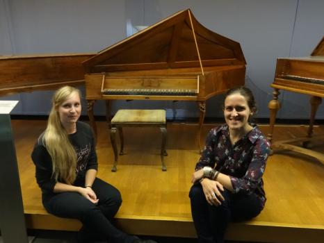 Our "journeywomen" with "their"  original instrument in the Germanisches Nationalmuseum in Nürnberg. [Johann Heinrich Silbermann, 1767, MINe90] Anke Schrewe (neé. Hondelmann) and Éva Szabó