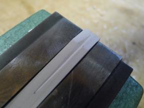 Feder-Nut in korrekter Breite und Tiefe