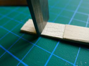 Scharnierleder auf richtige Länge kürzen