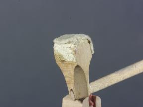 Originaler Hammerkopf: zwei Schichten Leder, eine Schicht Hasenfilz