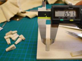 Die Hammerkopfbreite wird gemessen ...