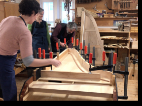 Verleimen des Resonanzbodens