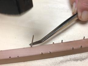 Setzen der Stegstifte nach den Vorgaben der Dokumentation