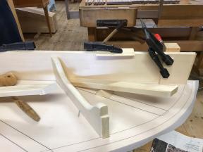 Plazieren der Verstrebungen unter Kontrolle am Plan