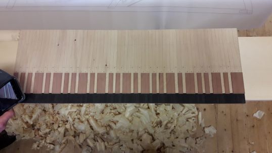 Fertige Klaviaturplatte vor dem Aussägen