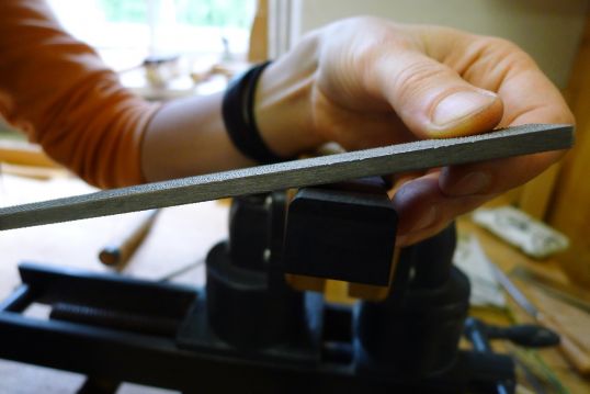 Die Untertasten werden nun für ein angenehmes Spielgefühl abgerundet