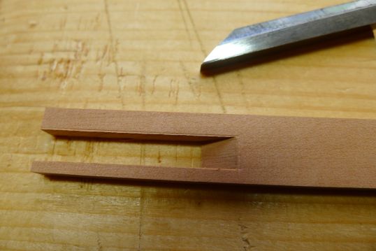 Ausstemmen der Aussparung für die Zunge