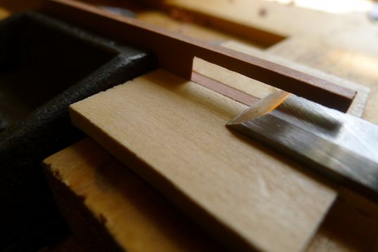 Ausstemmen der Aussparung für die Zunge